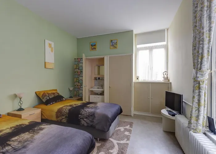 לינה וארוחת בוקר Centrum *